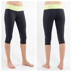 Luluemon Women's Run: For It Crop Leggings Deep Coal Grey Wild Lime 6